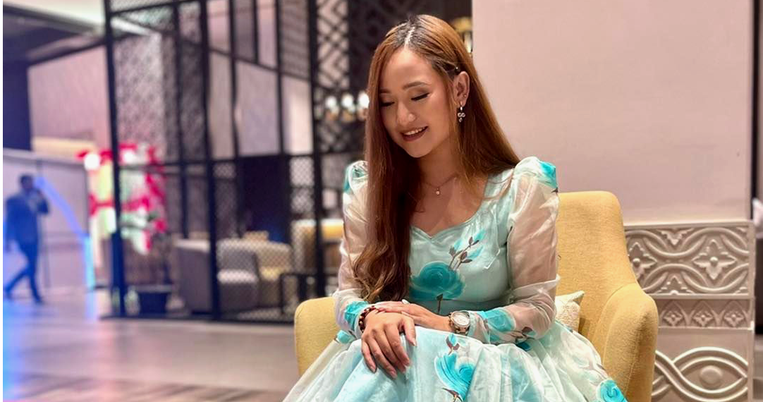 गायिका मेलिना राईले टोडिन इङ्गेजमेन्ट