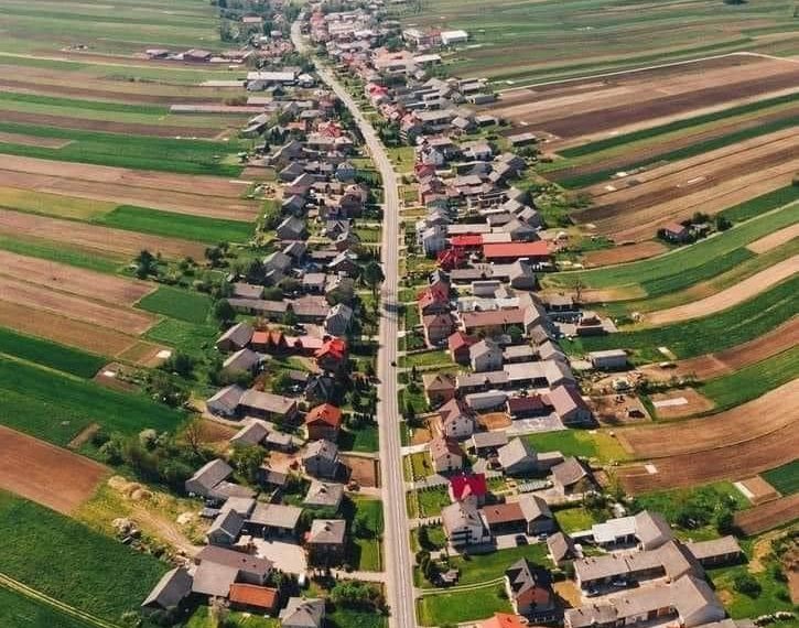 A town in 6000 residents