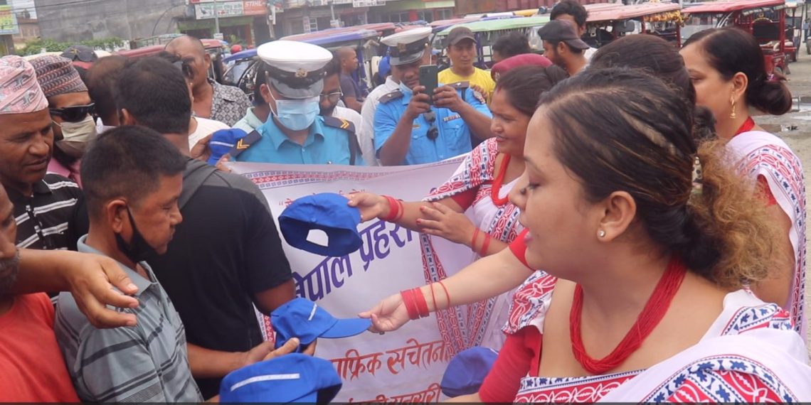 सचेतनामूलक स्लोगन लेखिएको टोपी बितरण कार्यक्रम सम्पन्न