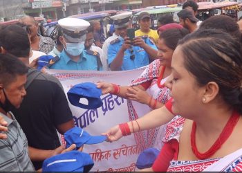 सचेतनामूलक स्लोगन लेखिएको टोपी बितरण कार्यक्रम सम्पन्न