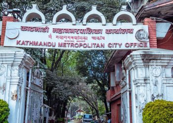 काठमाडौं महानगरपालिकाले दुर्गमको गाउपालिकालाई एम्बुलेन्स वितरण